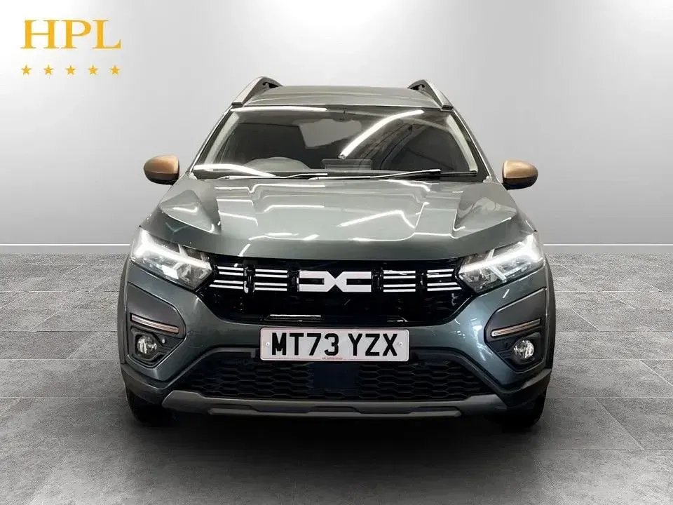 Used Dacia Jogger Extreme 110 HP (80 kW) 2024 Green MPV