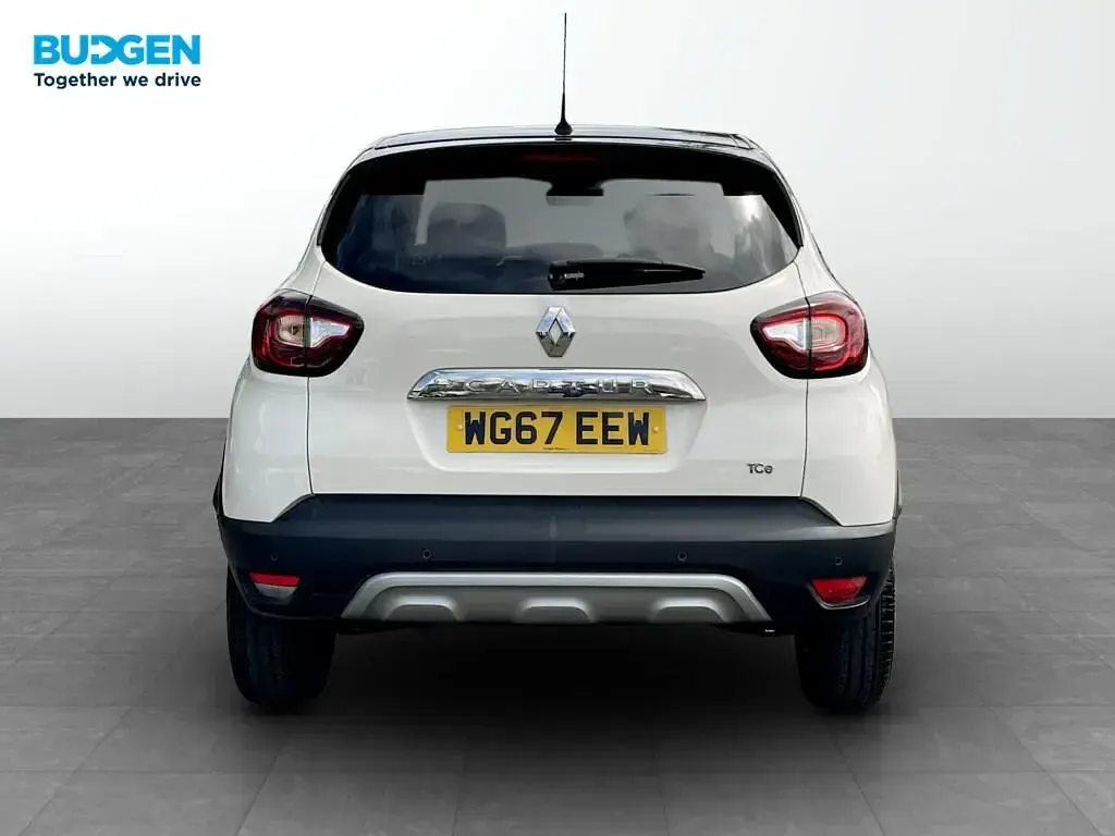 Used Renault Captur Dynamique 90 HP (66 kW) 2017 Cream/black SUV