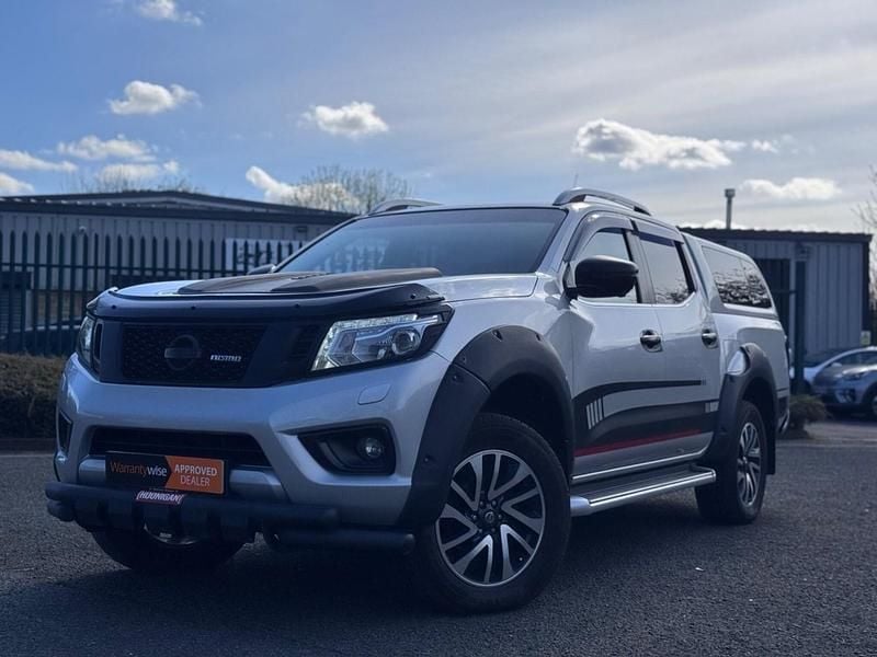 Used Nissan Navara Tekna 190 HP (139 kW) 2017 Silver Pickup