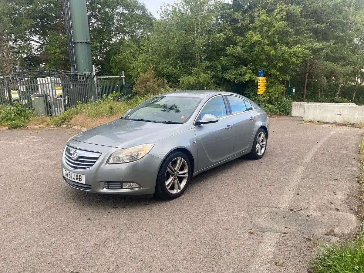 Used Vauxhall Insignia SRi 160 HP (117 kW) 2011 Silver Hatchback