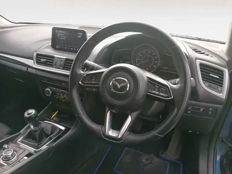 Used Mazda 3 118 HP (86 kW) 2017 Blue Hatchback