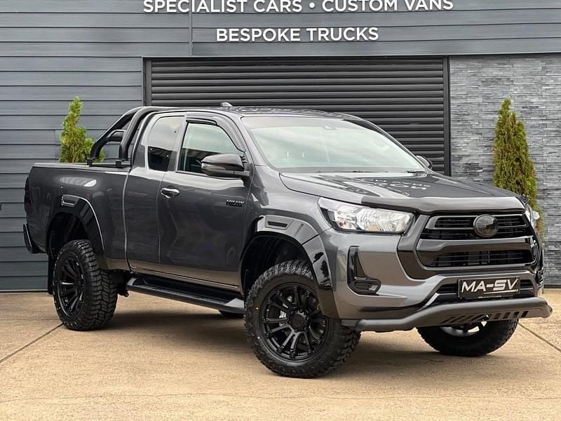 Decuma grey New 2025 Toyota HiLux Active Pickup | £40,950 (Fair price) - Image 1/4