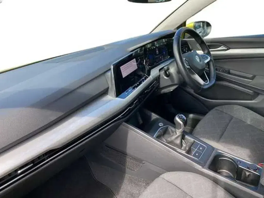 Used VW Golf VIII Life 130 HP (95 kW) 2022 Yellow Hatchback