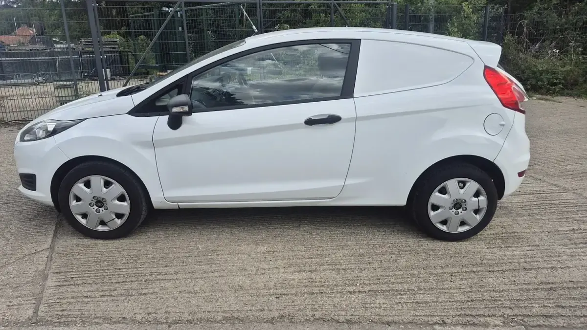 Used Ford Fiesta 75 HP (55 kW) 2013 White Van