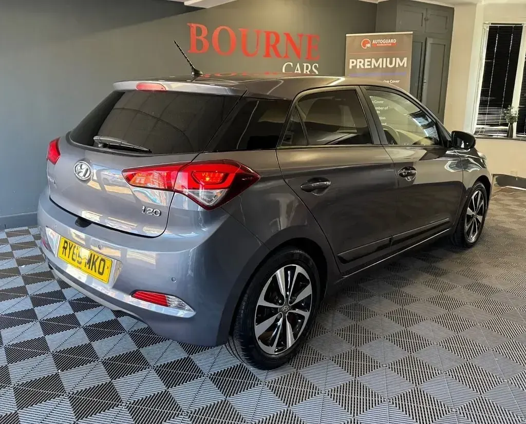 Używany Hyundai i20 Premium 100 KM (73 kW) 2016 Szary Hatchback