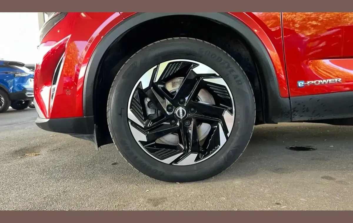 Used Nissan Qashqai N-Connecta 190 HP (139 kW) 2016 Red SUV