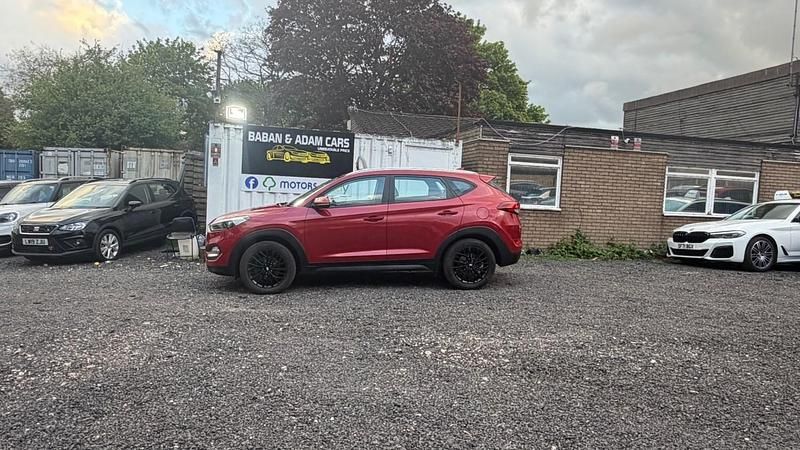 Gebraucht Hyundai Tucson SE 115 PS (84 kW) 2018 Rot SUV