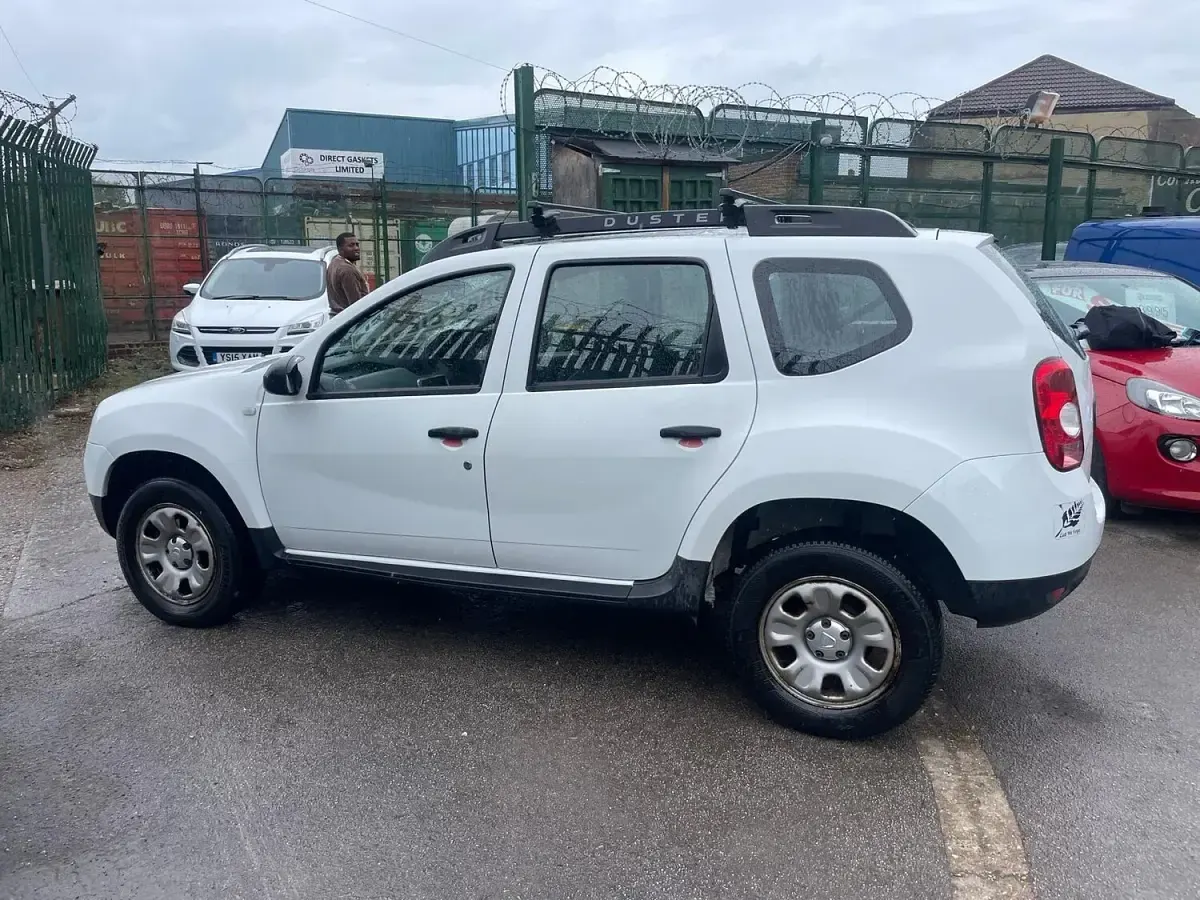Used Dacia Duster Ambiance 110 HP (80 kW) 2015 White SUV