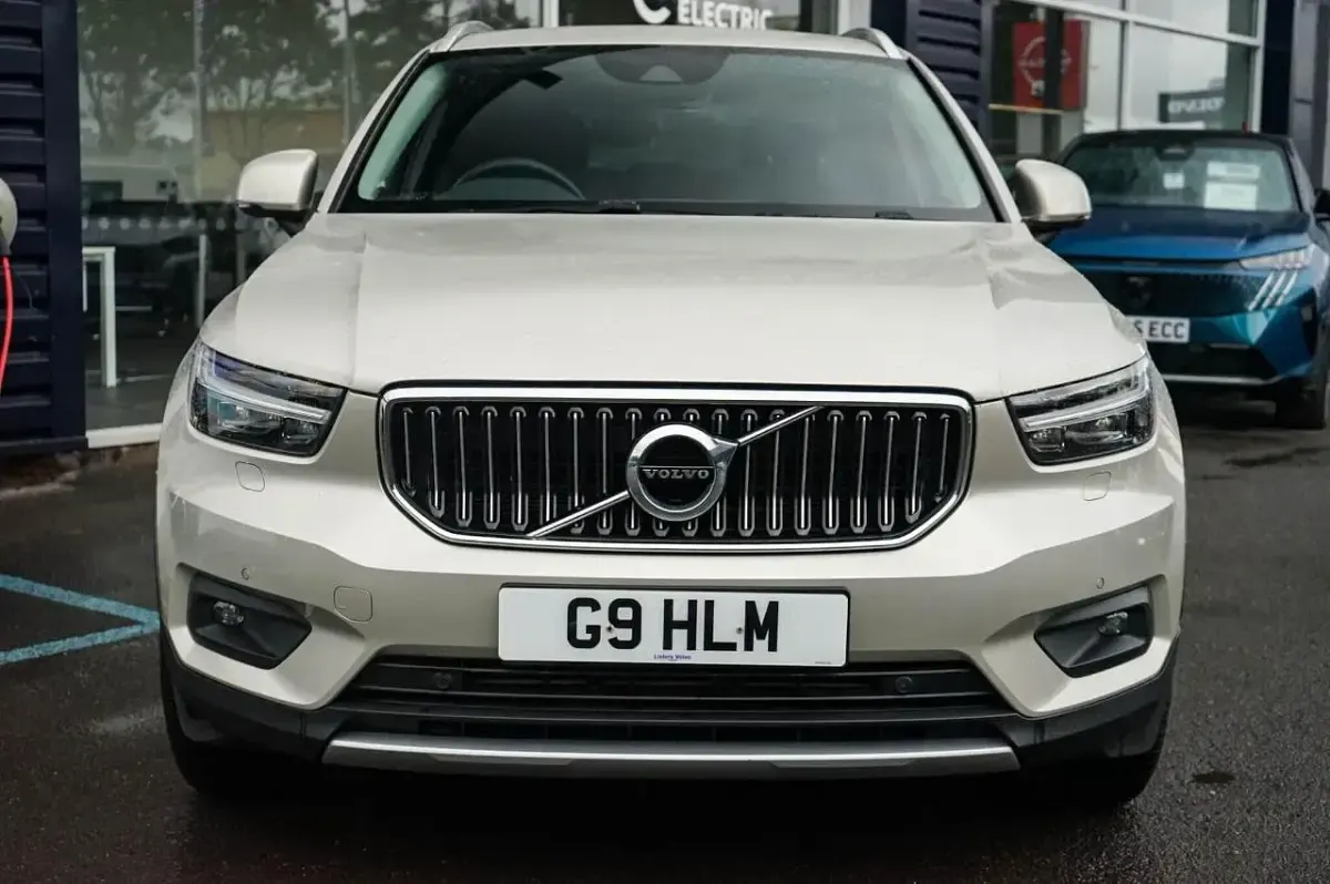 Usado Volvo XC40 Inscription 187 CV (137 kW) 2018 Amarillo SUV
