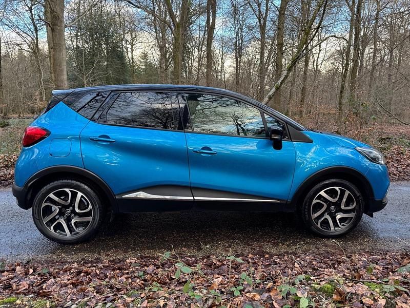 Used Renault Captur Dynamique 90 HP (66 kW) 2017 Blue/black SUV