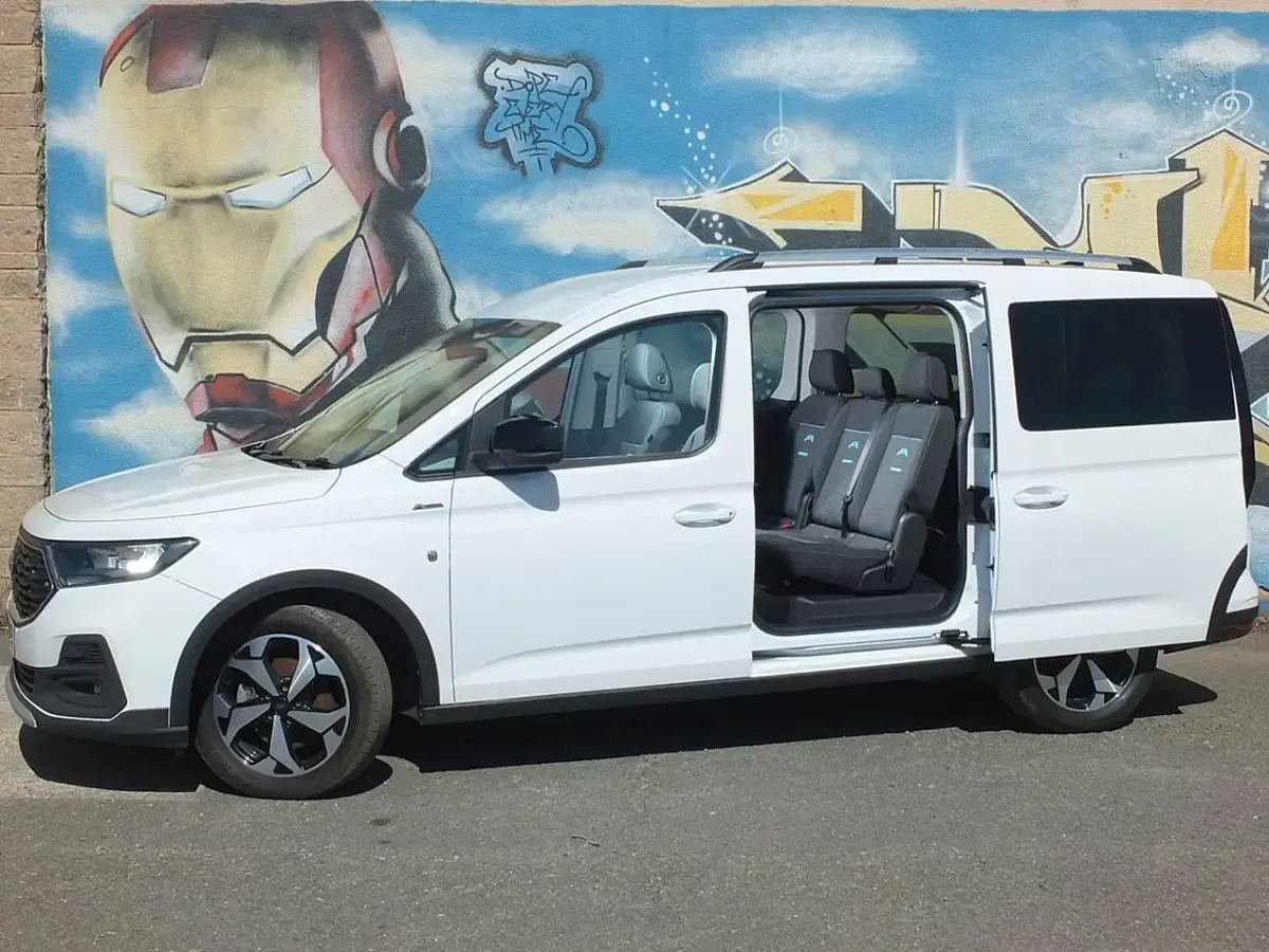 Used Ford Tourneo Connect Active 122 HP (89 kW) 2023 White MPV