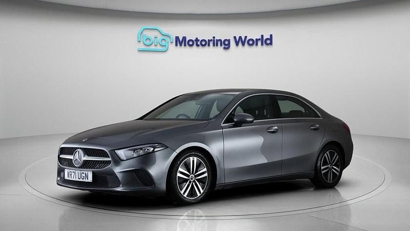 Begagnad Mercedes A150 2022 Grå Sedan