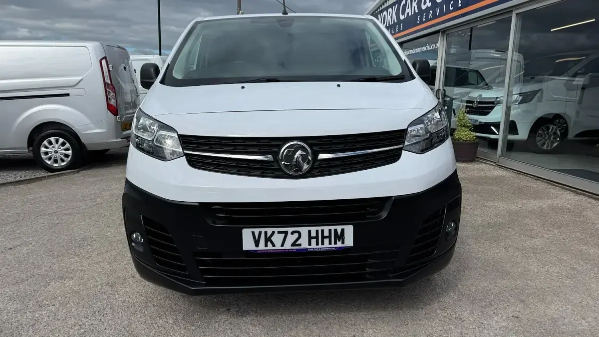 Used Vauxhall Vivaro 75 kW (102 HP) 2022 White MPV