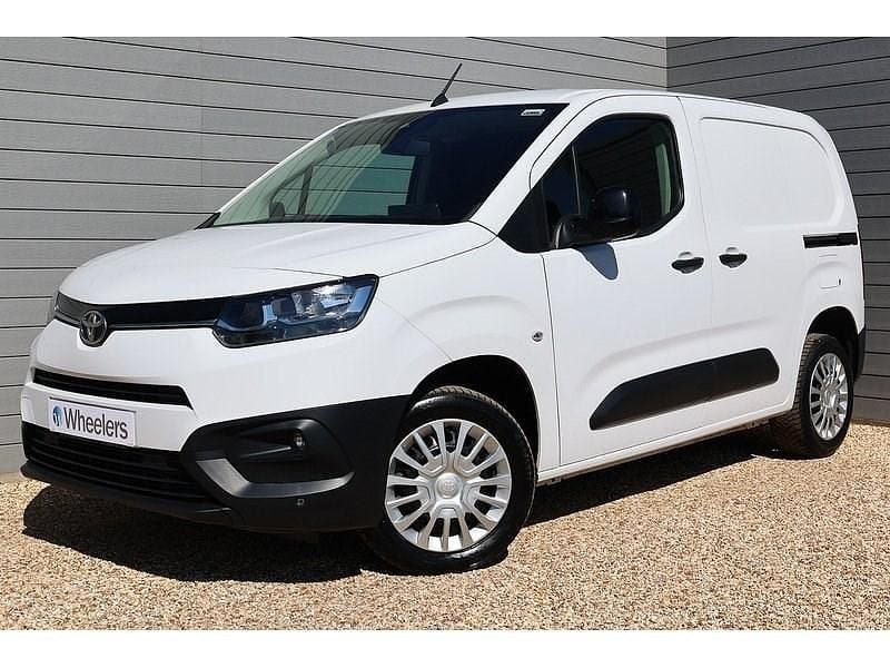 Used Toyota Proace 120 HP (88 kW) 2023 White MPV