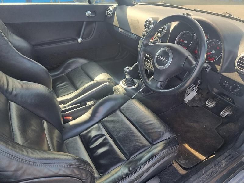 Begagnad Audi TT Sport 190 HK (139 kW) 2006 Grå Sportkupé