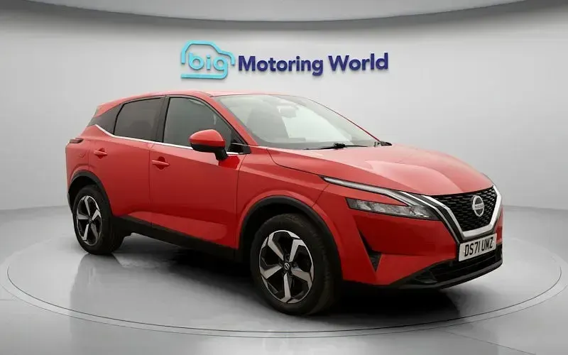 Used Nissan Qashqai N-Connecta 140 HP (102 kW) 2022 Red SUV