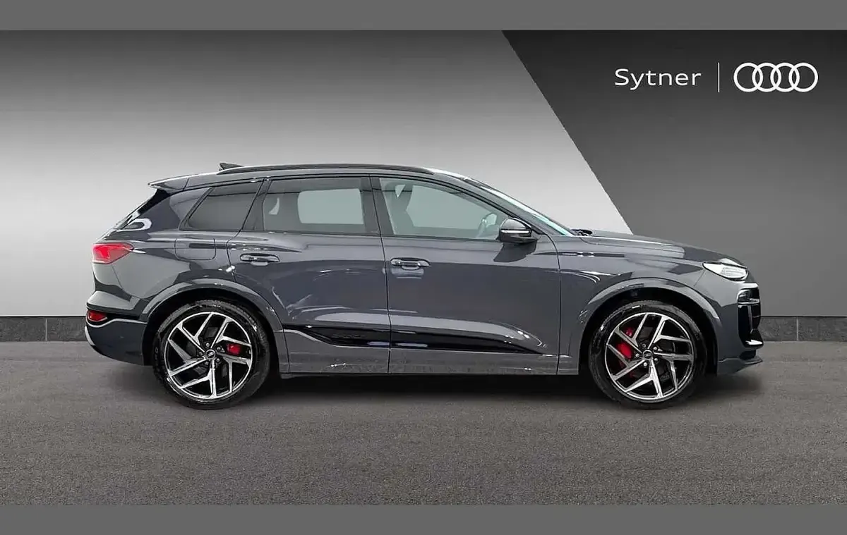 Usado Audi Q6 e-tron Advanced 284 kW (387 CV) 2024 Gris SUV