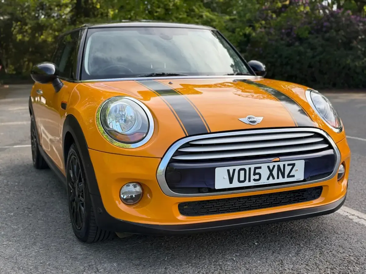 Usado Mini Cooper Hatch 2015 Naranja Utilitario