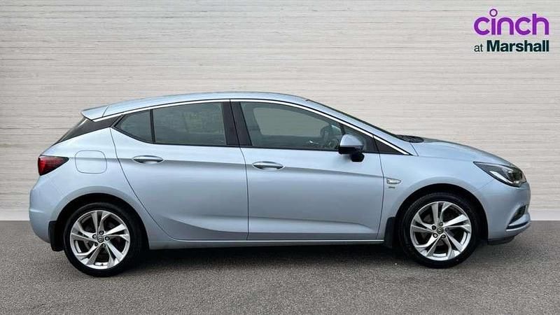 Used Vauxhall Astra SRi 105 HP (77 kW) 2019 Silver Hatchback
