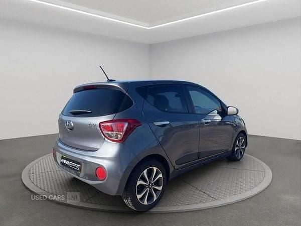 Usado Hyundai i10 Premium SE 87 HP (63 kW) 2018 Cinzento Citadino