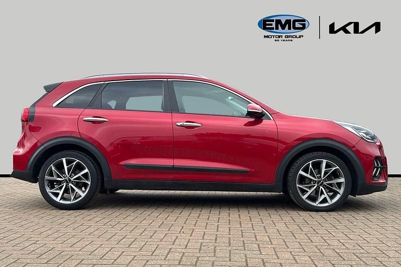 Used Kia Niro 139 HP (102 kW) 2022 Red SUV
