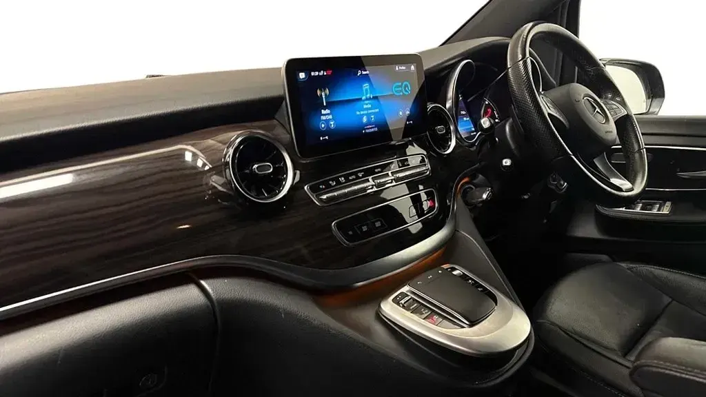 Usado Mercedes EQV300 89 kW (122 HP) 2021 Preto Monovolume