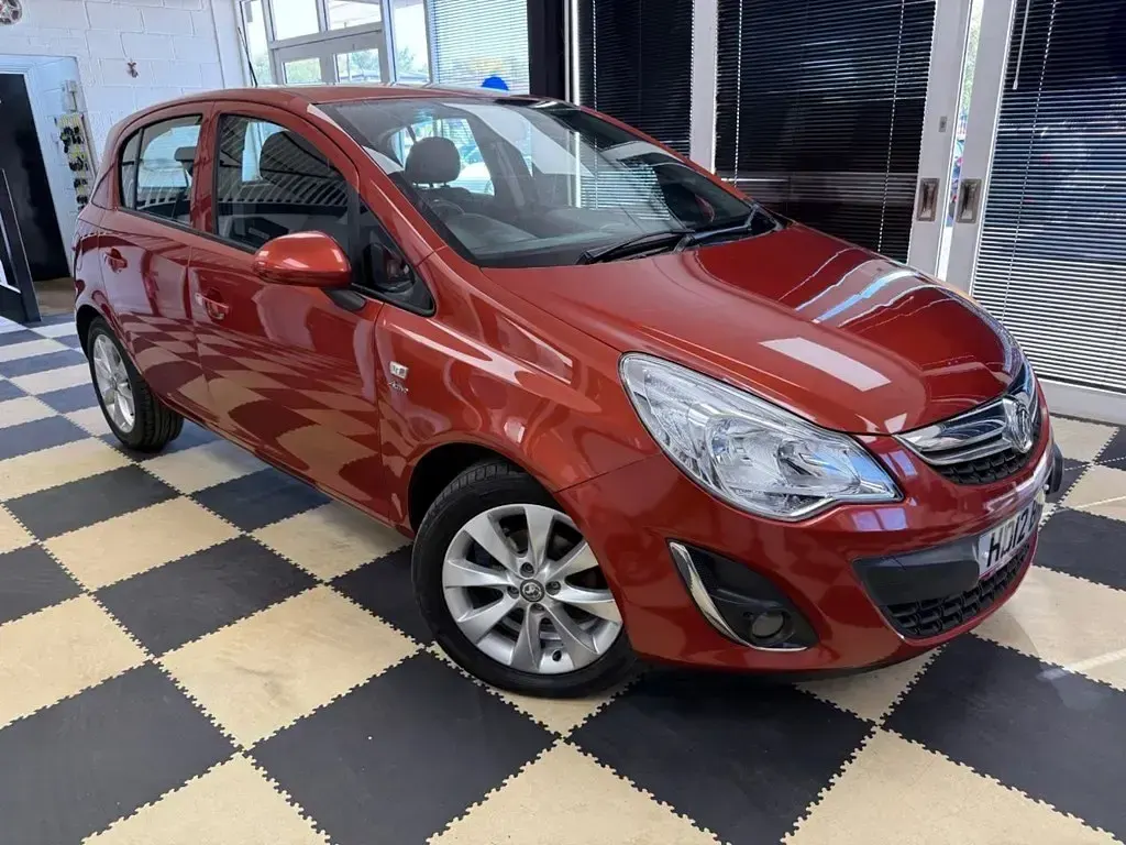Usado Vauxhall Corsa Active 100 HP (73 kW) 2012 Laranja Citadino