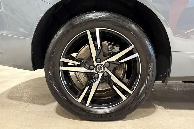 Used Volvo XC60 R-Design 197 HP (144 kW) 2022 Grey SUV