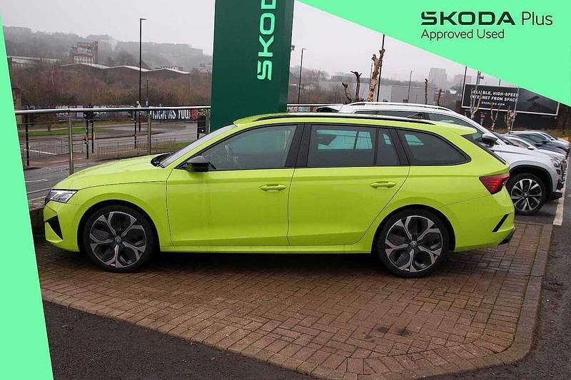 Used Skoda Octavia vRS 265 HP (194 kW) 2025 Hyper green Estate