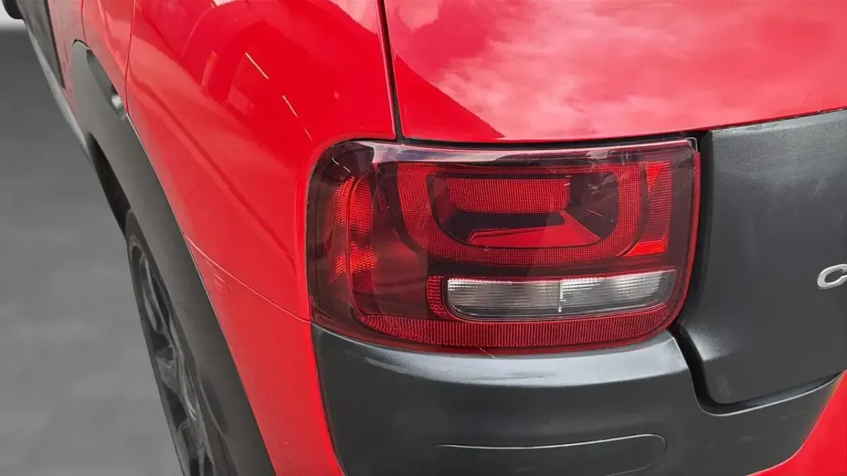Used Citroën C4 Cactus Flair 81 HP (59 kW) 2017 Red Hatchback
