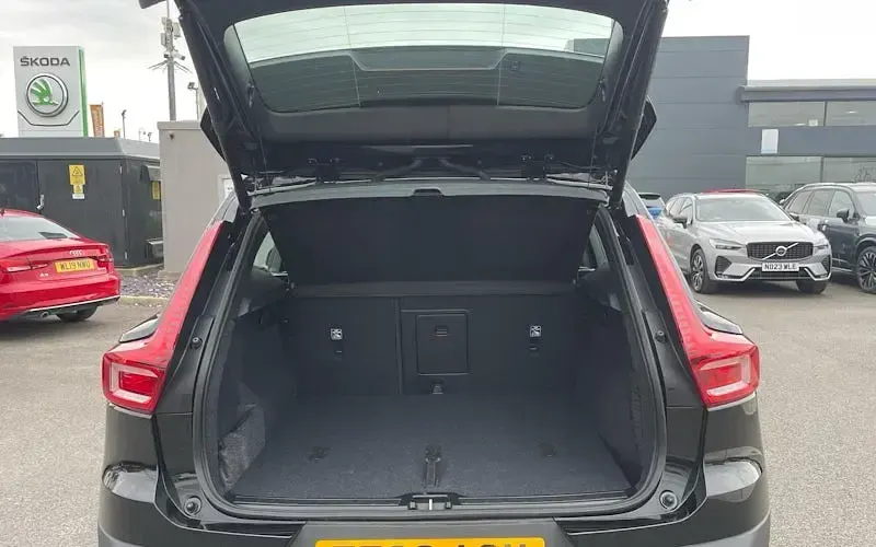 New Volvo XC40 Plus 163 HP (119 kW) 2027 Black SUV