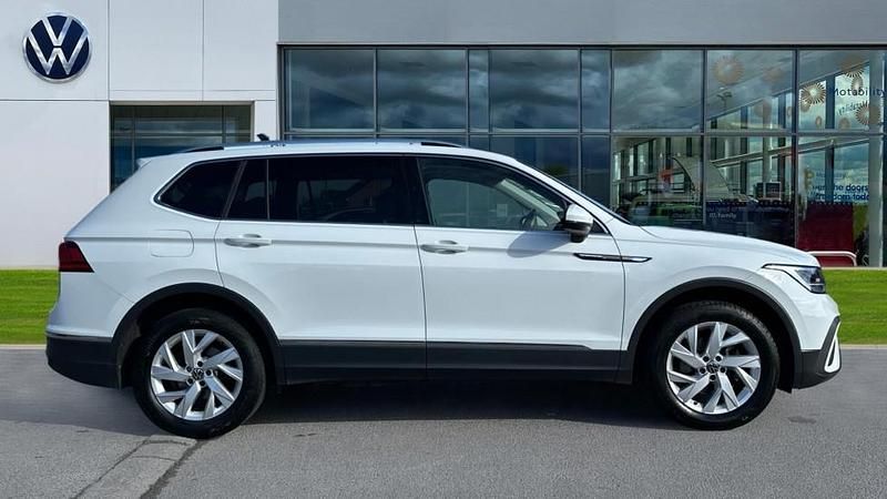 Used VW Tiguan Allspace Life 150 HP (110 kW) 2022 Pure white SUV
