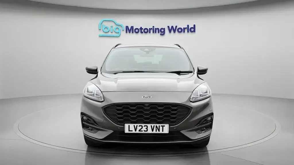 Usado Ford Kuga ST-Line X 225 CV (165 kW) 2023 Gris SUV