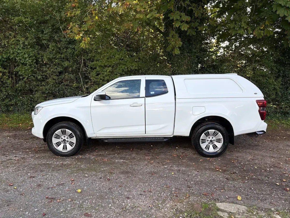 Used Isuzu D-Max 163 HP (119 kW) 2021 White Pickup