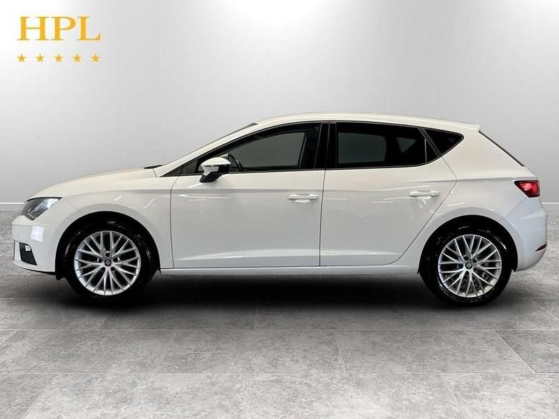 Used Seat Leon SE Dynamic 115 HP (84 kW) 2020 White Hatchback