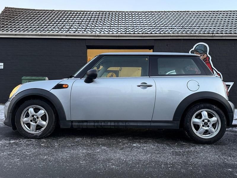 Begagnad Mini ONE Hatch 97 HK (71 kW) 2010 Silver Halvkombi
