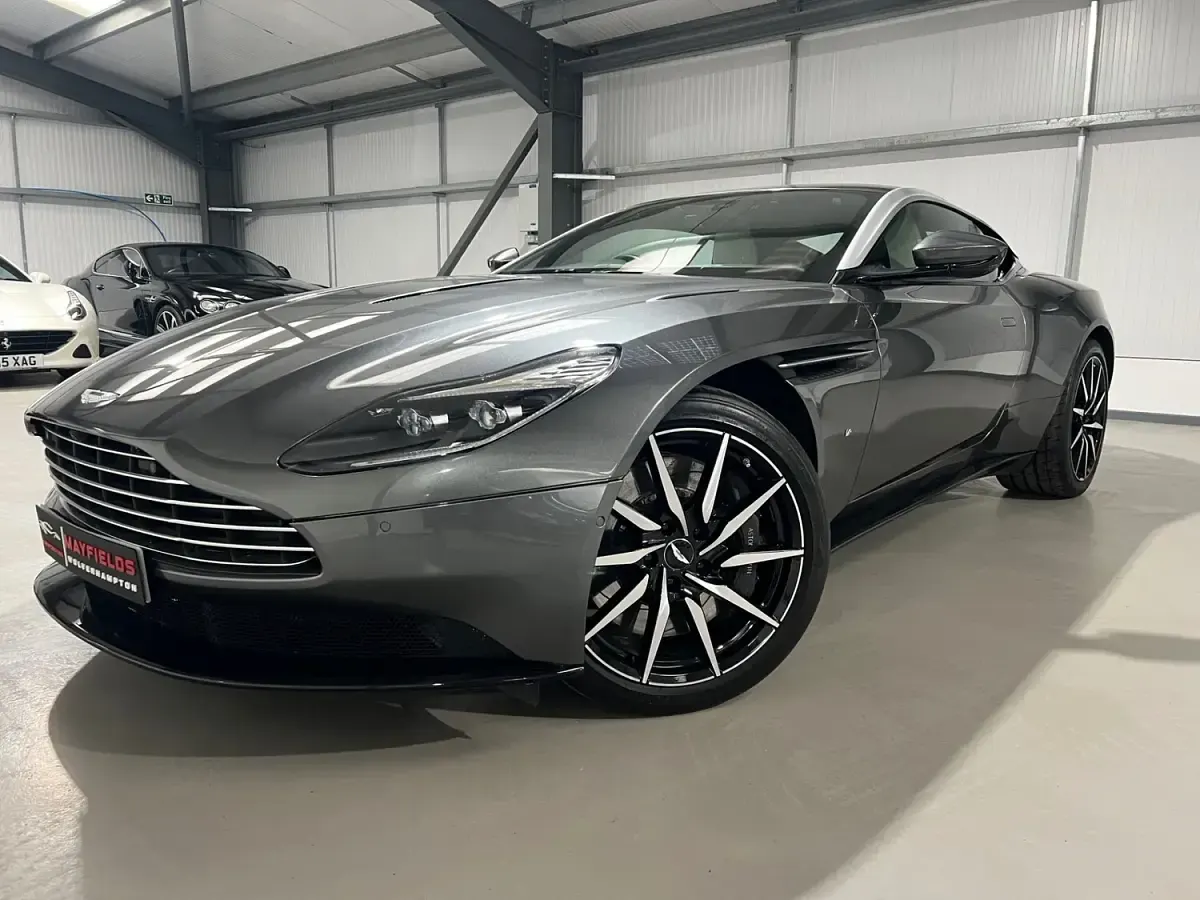 Used Aston Martin DB11 608 HP (447 kW) 2017 Silver Coupe