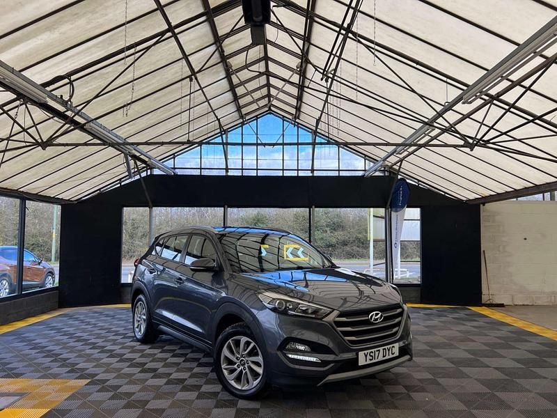 Used Hyundai Tucson SE 141 HP (103 kW) 2017 Grey SUV