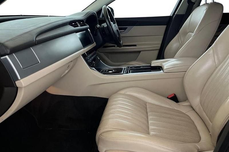 Second-hand Jaguar XF Portfolio 180 CP (132 kW) 2016 Albastru Berlinǎ