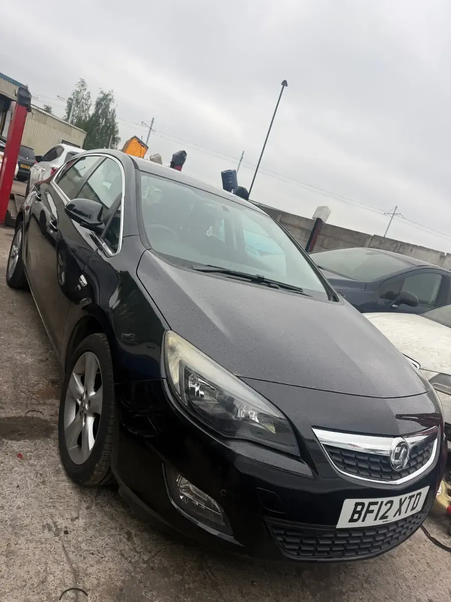 Second-hand Vauxhall Astra SRi 2012 Negru Hatchback