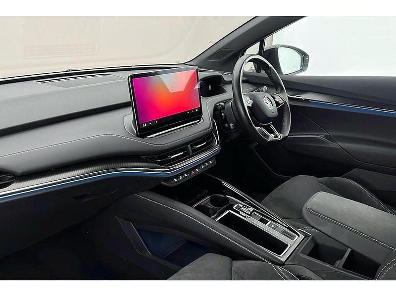 Used Skoda Enyaq iV SportlinePlus 154 kW (210 HP) 2024 Arctic silver metallic SUV