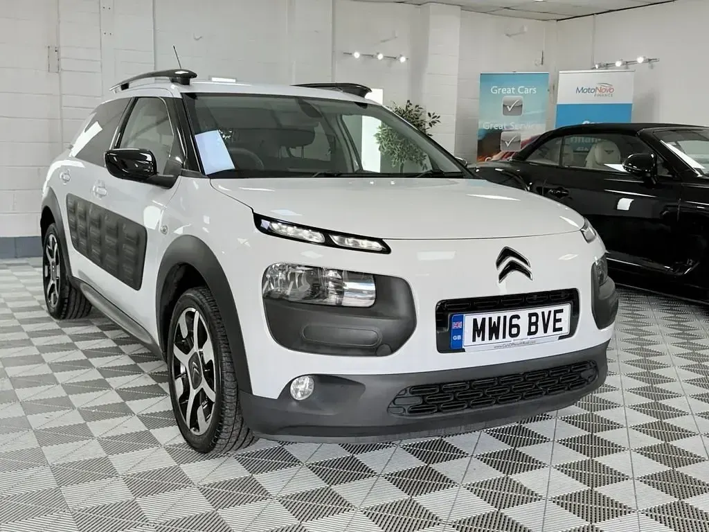 Używany Citroën C4 Cactus Flair 82 KM (60 kW) 2016 Biały Hatchback