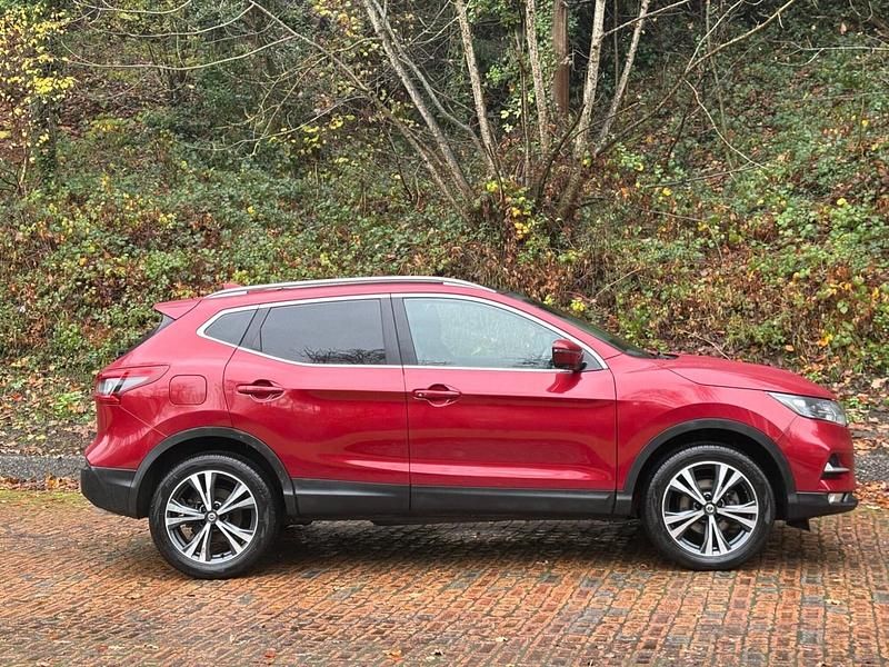 Used Nissan Qashqai N-Connecta 2018 Red SUV