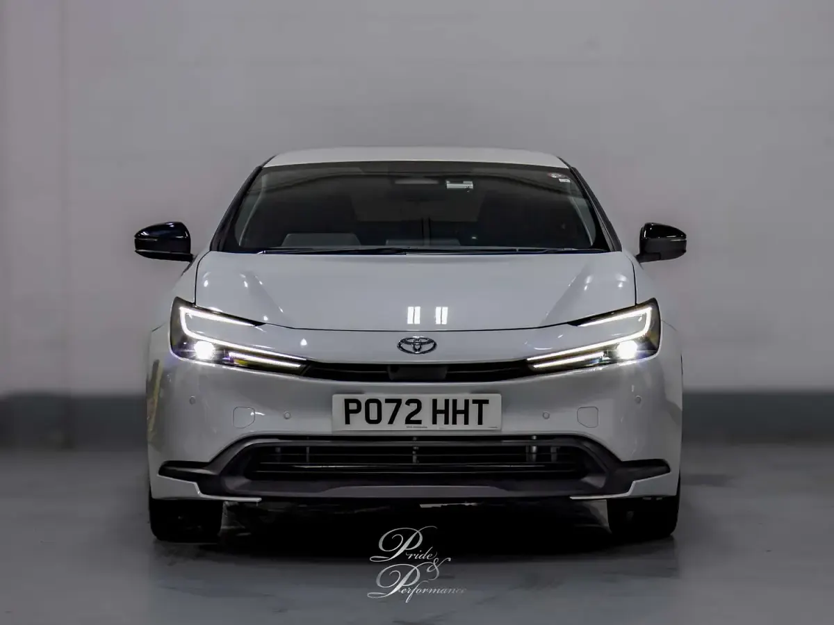 Used Toyota Prius Design 199 HP (146 kW) 2025 White Hatchback