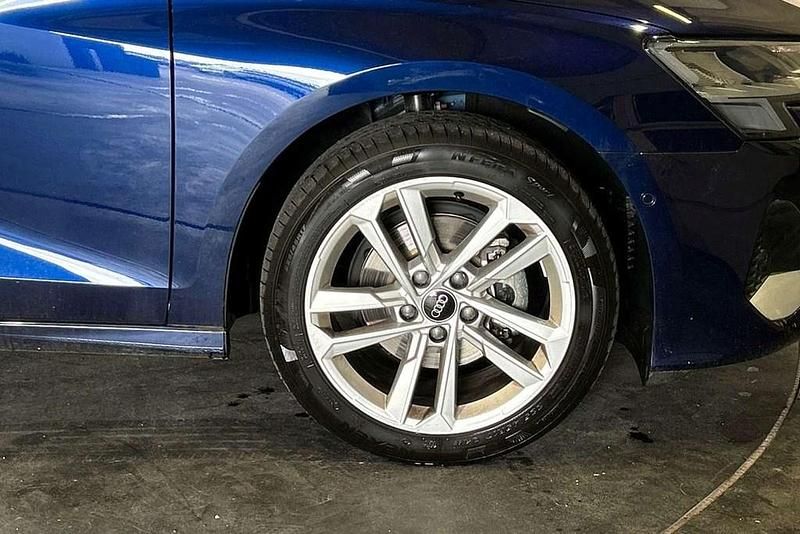 Begagnad Audi A3 Sport 113 HK (83 kW) 2025 Blå Sedan