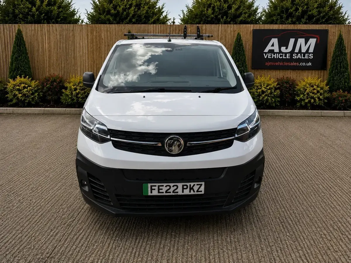 Used Vauxhall Vivaro 100 kW (136 HP) 2022 White MPV