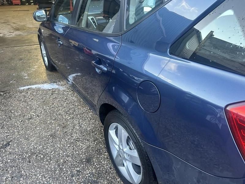 Used Kia Ceed Sportswagon 89 HP (65 kW) 2012 Blue Estate