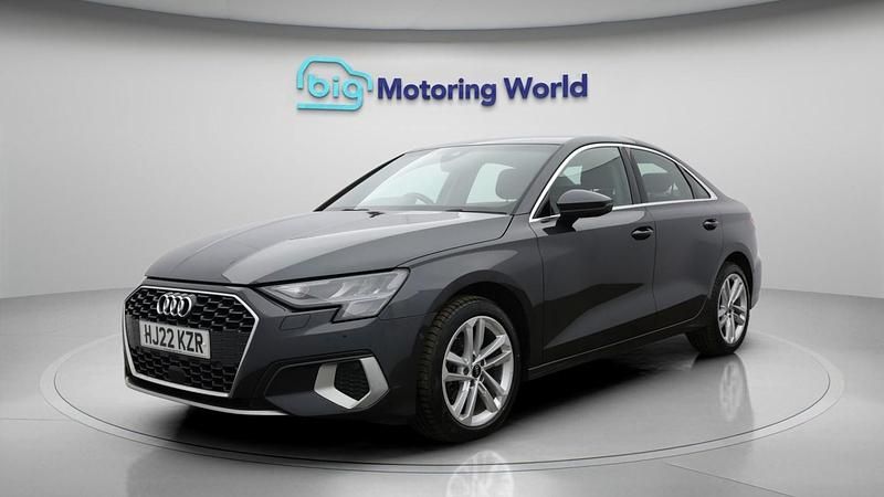 Begagnad Audi A3 Sport 110 HK (80 kW) 2022 Grå Sedan