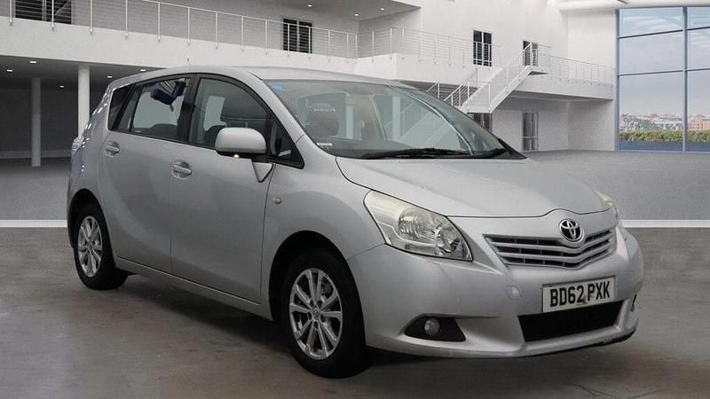 Used Toyota Verso 2012 Silver MPV