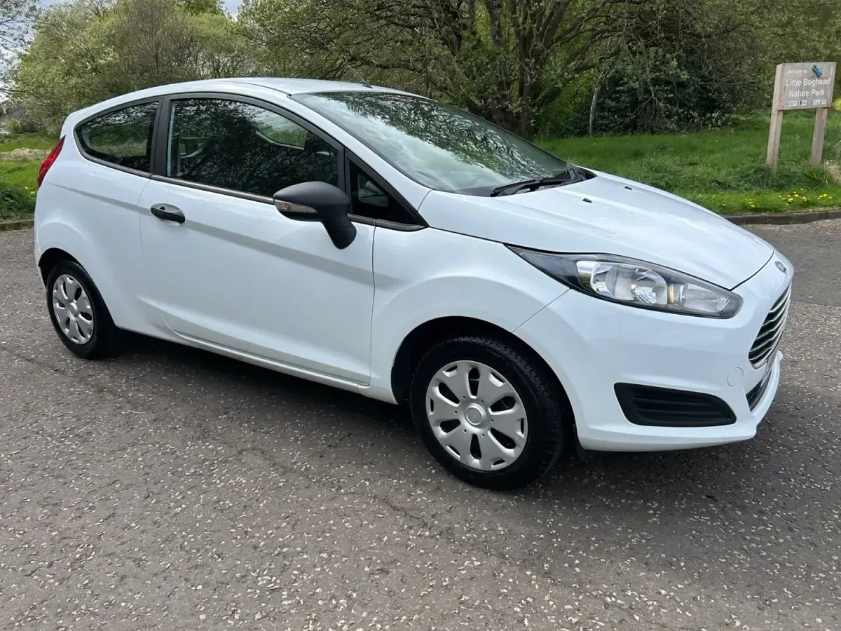 Usado Ford Fiesta Studio 2014 Blanco Utilitario